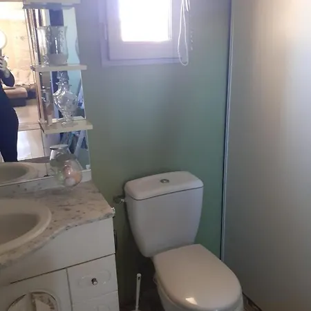 Chez Habitant Avec Petit Dejeuner منزل للإقامة *